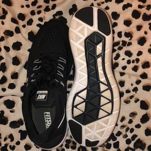 Nike running tennis shoes